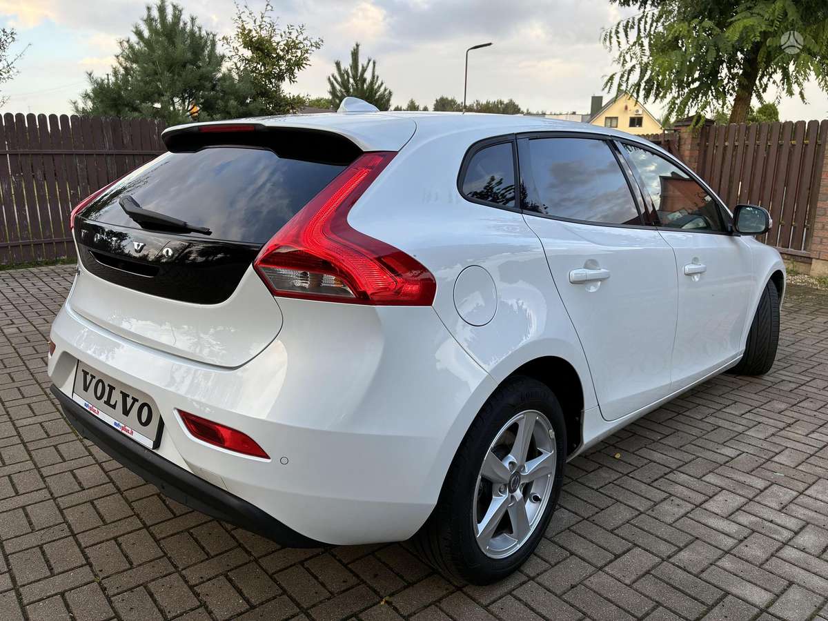 Volvo V40, 1.6 l., hatchback