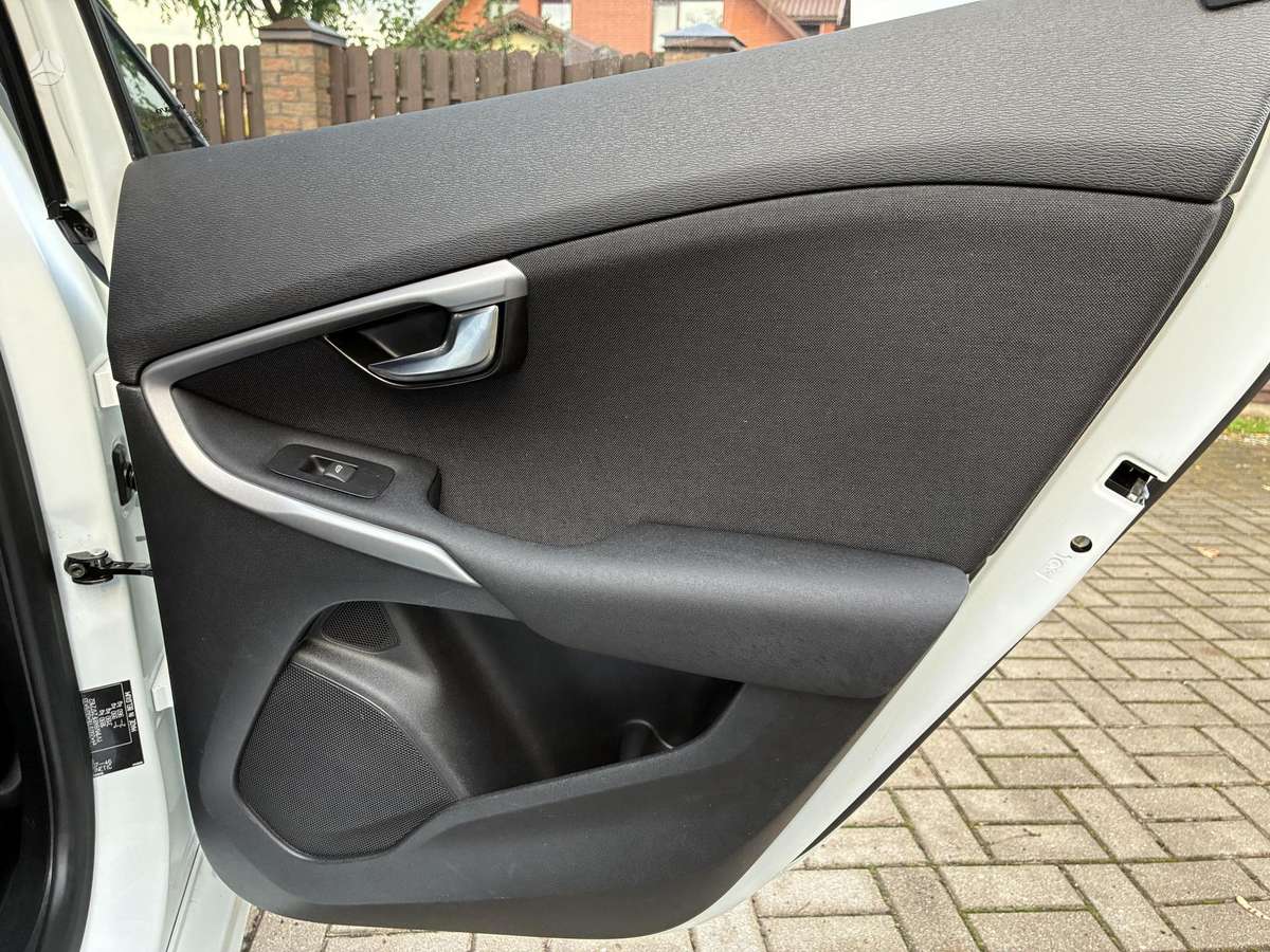 Volvo V40, 1.6 l., hatchback