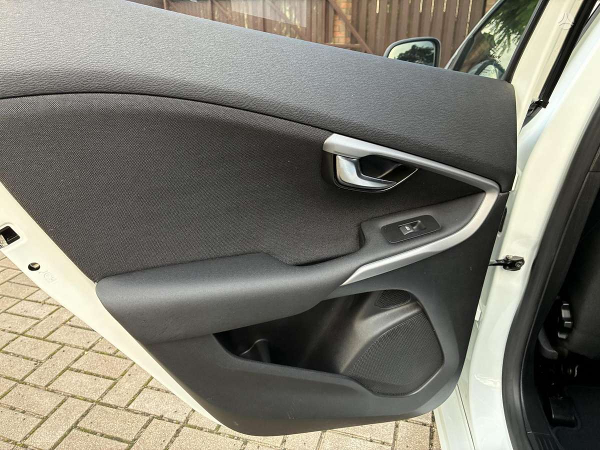 Volvo V40, 1.6 l., hatchback