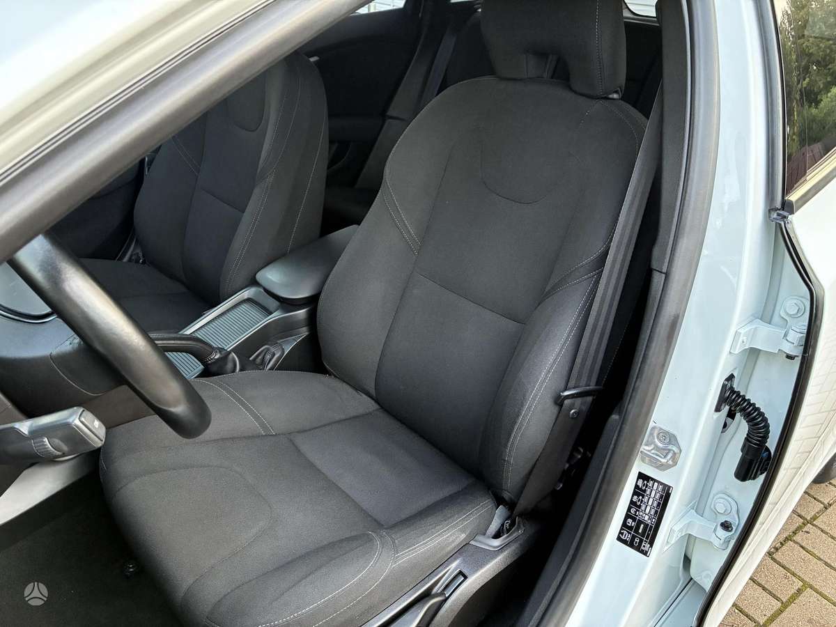 Volvo V40, 1.6 l., hatchback