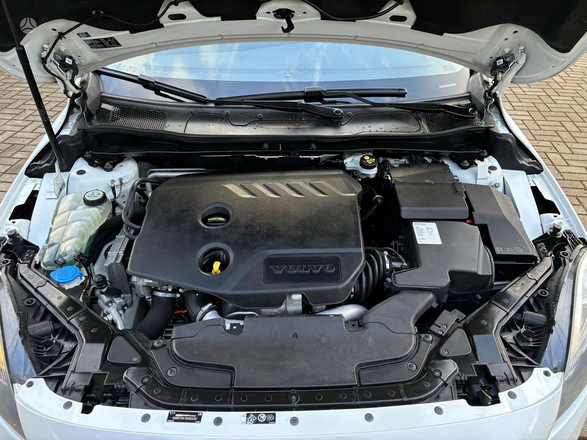 Volvo V40, 1.6 l., hatchback