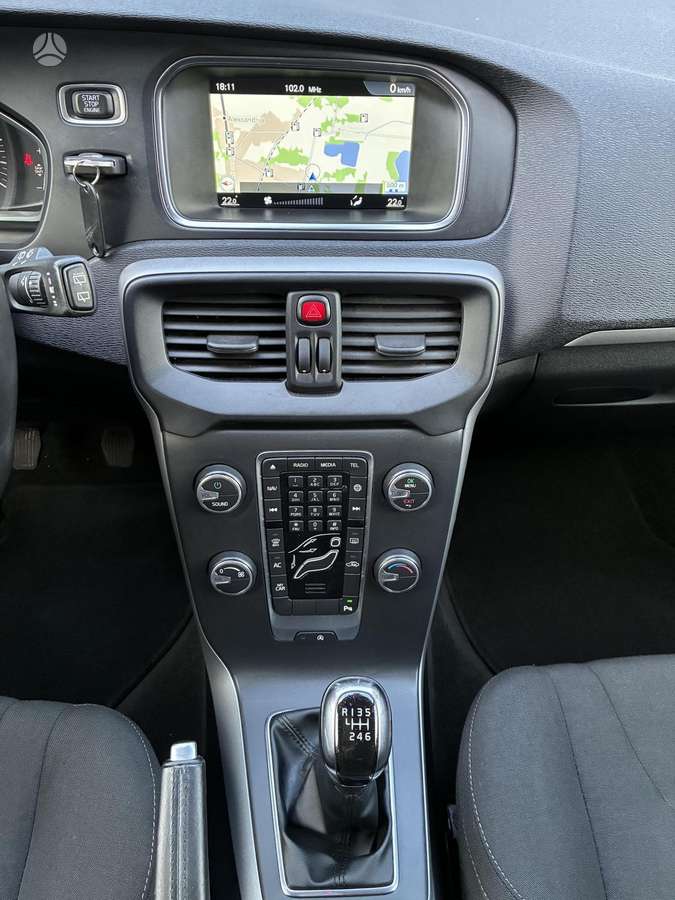 Volvo V40, 1.6 l., hatchback