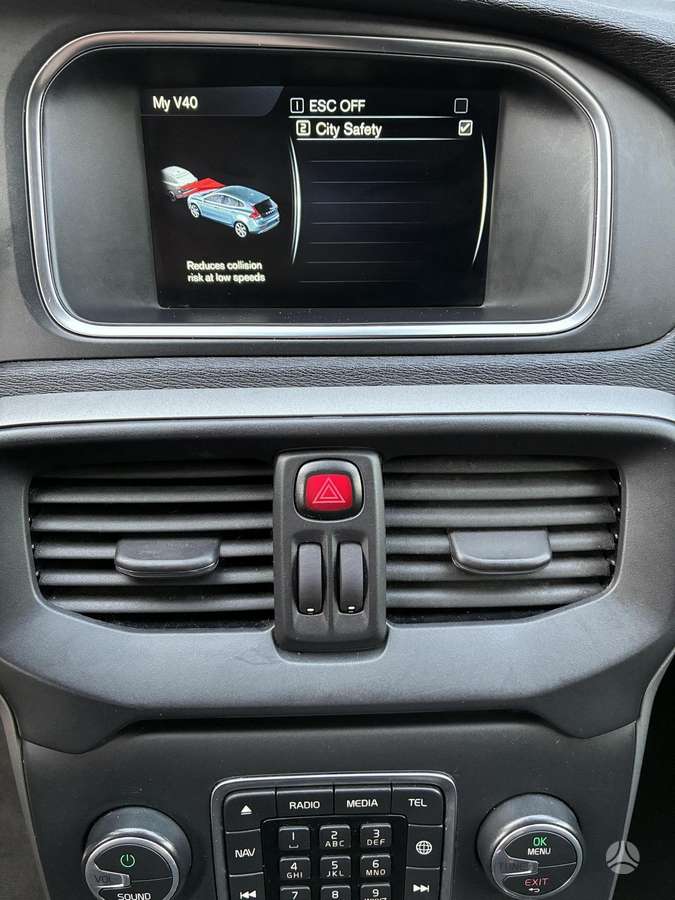 Volvo V40, 1.6 l., hatchback