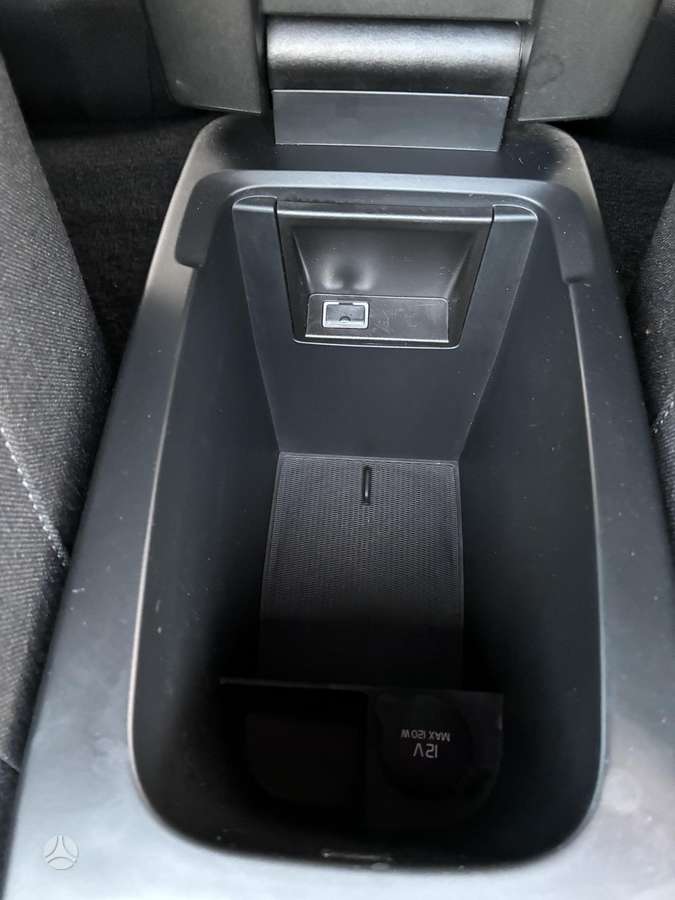 Volvo V40, 1.6 l., hatchback