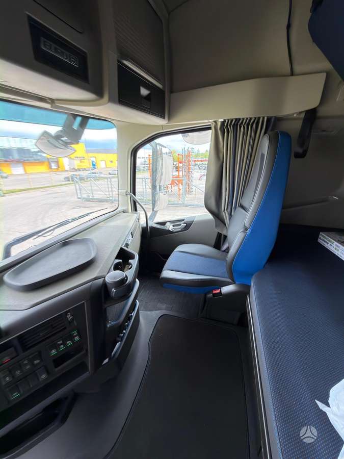 Volvo FH500, double sleeper