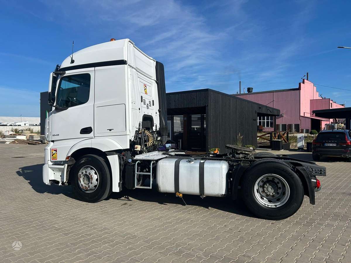 Mercedes-Benz Actros 1845 retarder, single sleeper