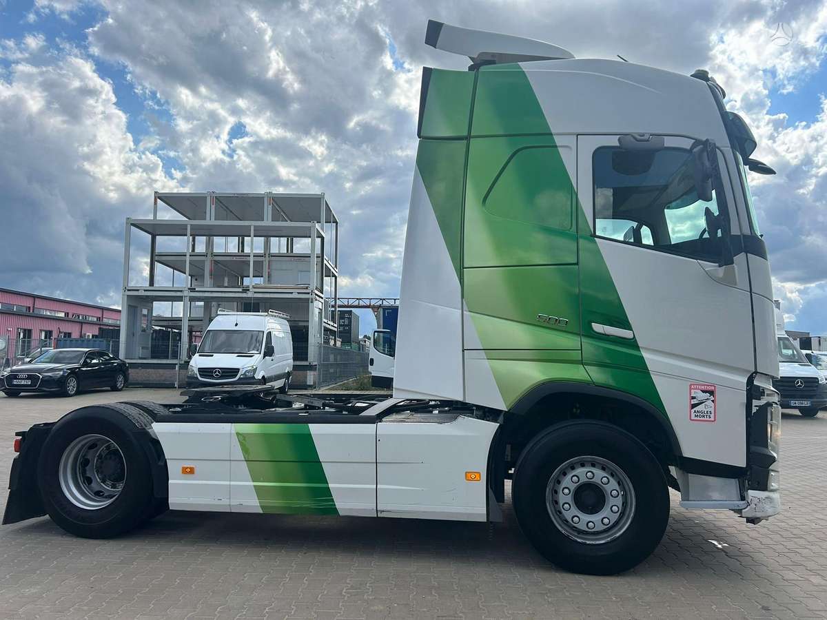 Volvo FH500 retarder, single sleeper