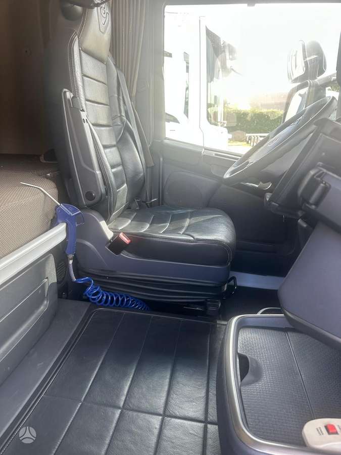 Volvo FH500 retarder, single sleeper