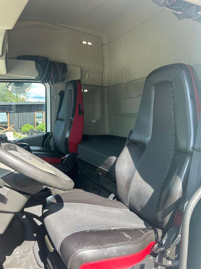 Volvo FH500 retarder, single sleeper