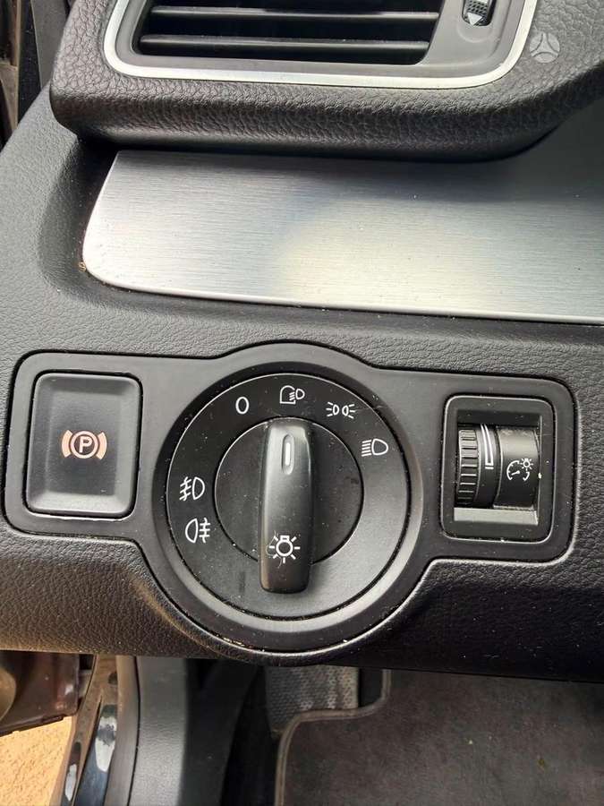 Volkswagen Passat dalimis