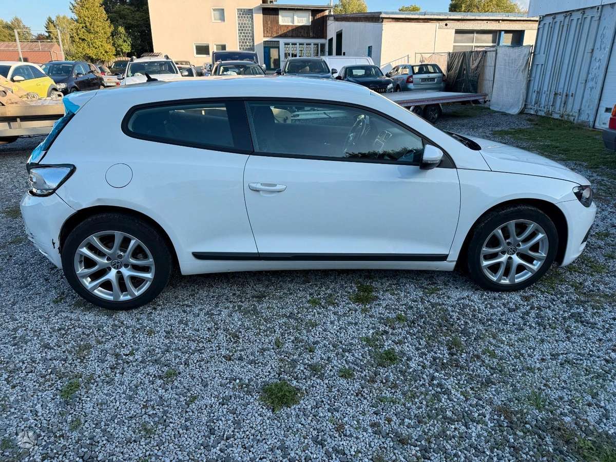 Volkswagen Scirocco dalimis