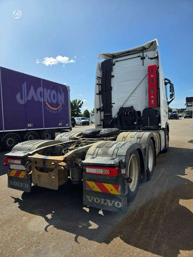 Volvo FH 500 6x2, single sleeper