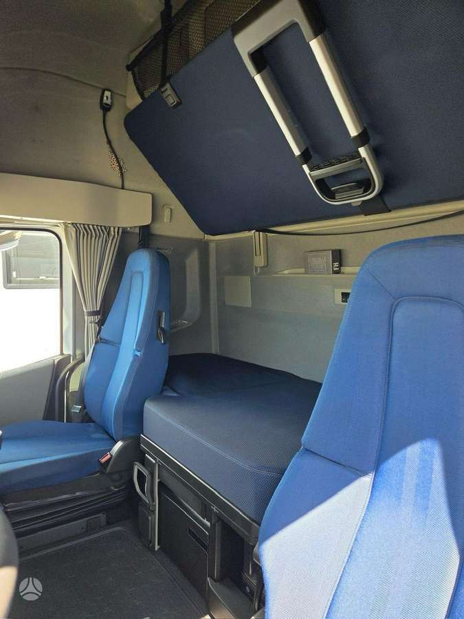 Volvo FH 500 6x2, single sleeper