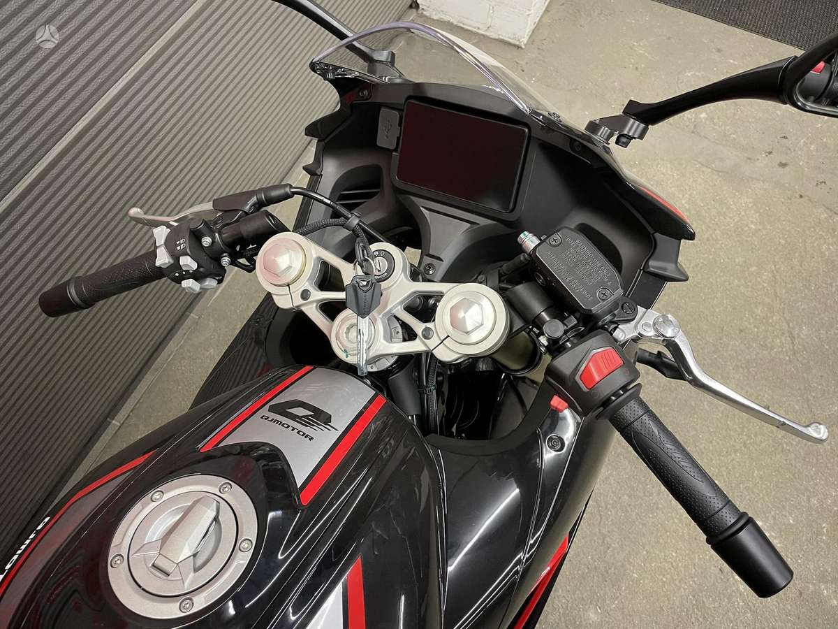 QJMOTOR SRK 125R 125cc, superbikes