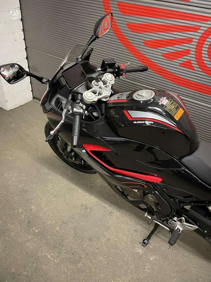 QJMOTOR SRK 125R 125cc, superbikes
