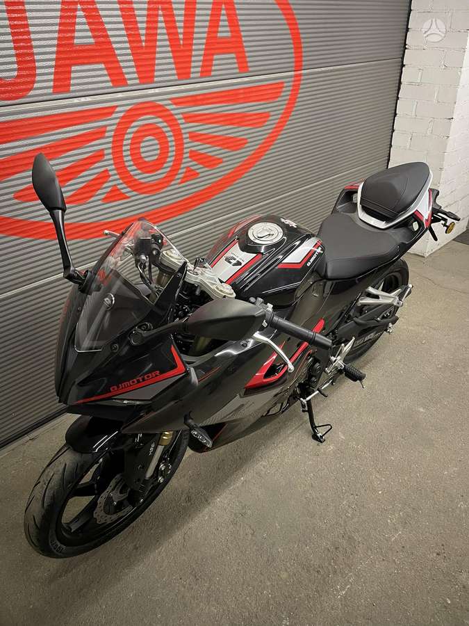 QJMOTOR SRK 125R 125cc, superbikes