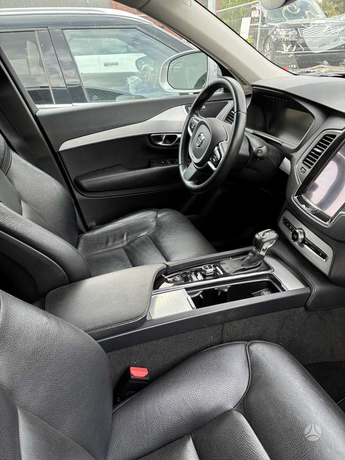 Volvo XC90, 2.0 l., off-road / crossover