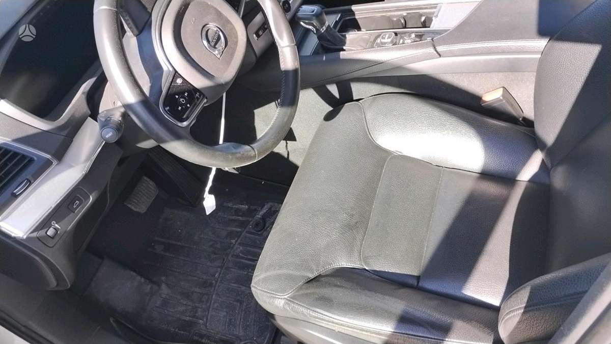 Volvo XC90, 2.0 l., off-road / crossover