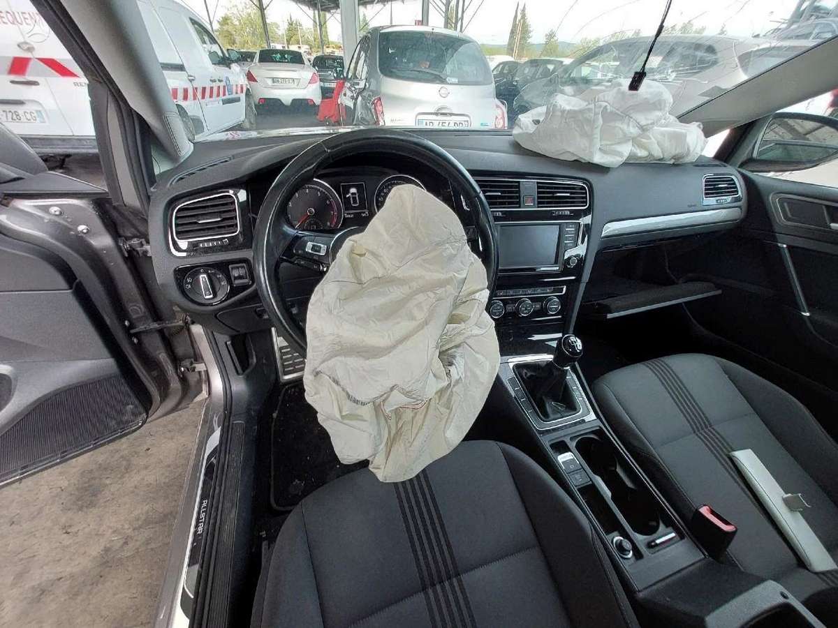 Volkswagen Golf dalimis