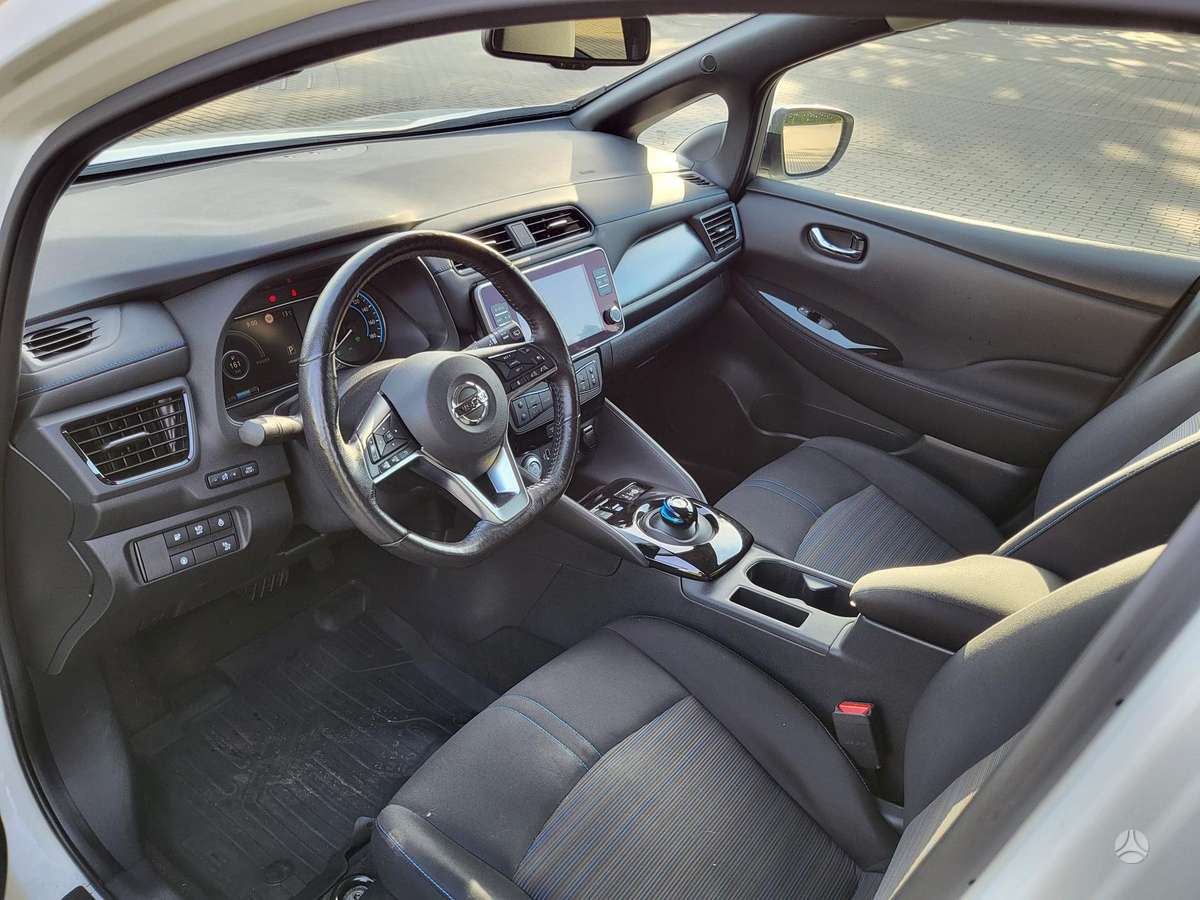 Nissan Leaf, 40 kWh, hatchback
