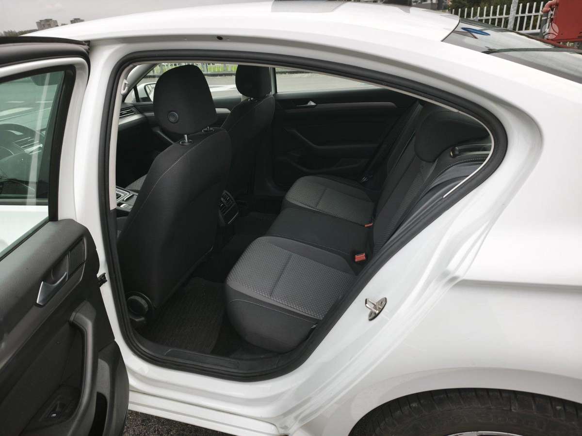 Volkswagen Passat - 5