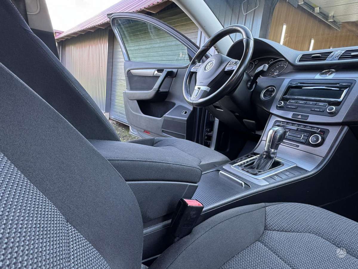 Volkswagen Passat - 12