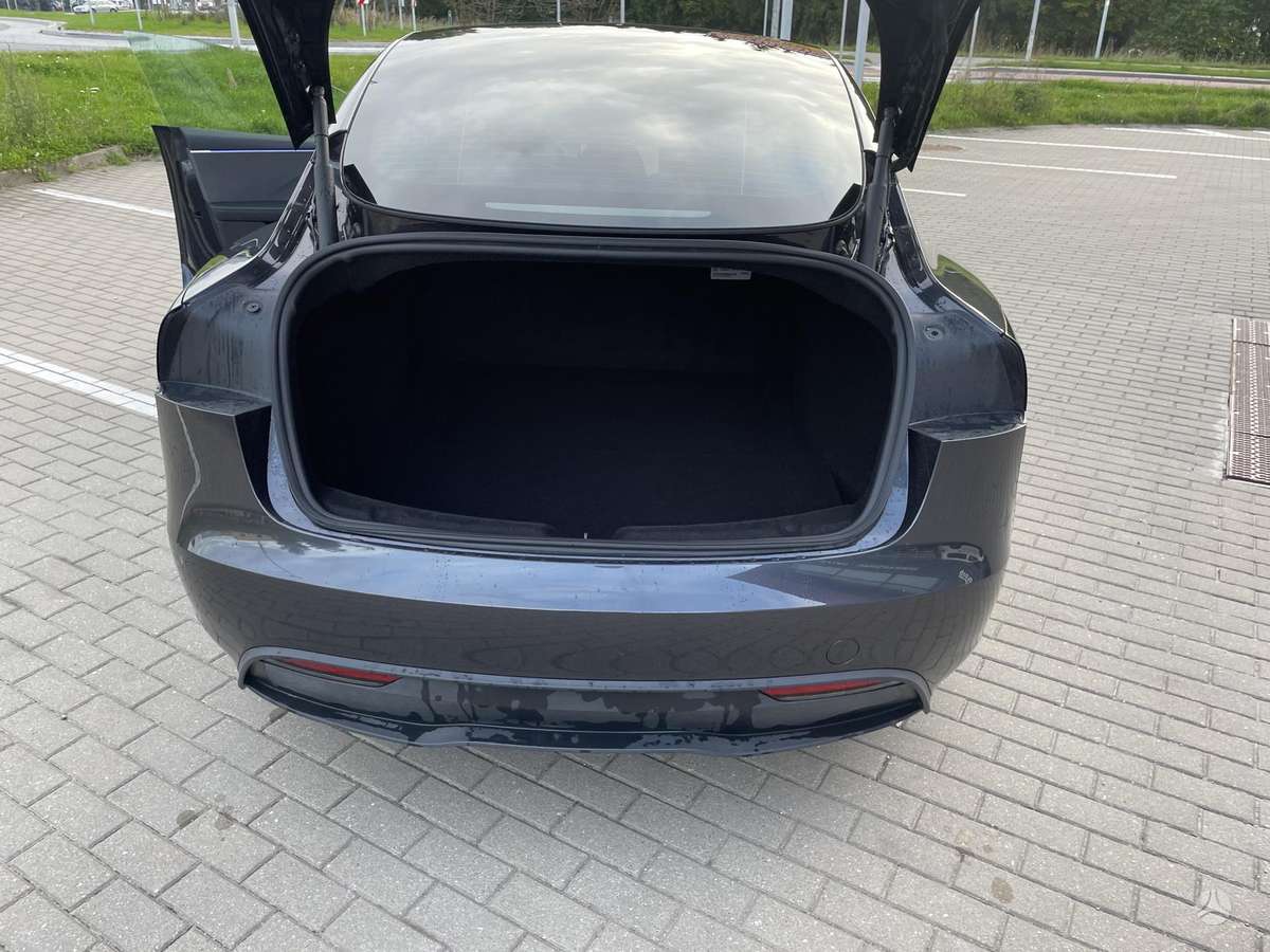Tesla Model 3 - 6