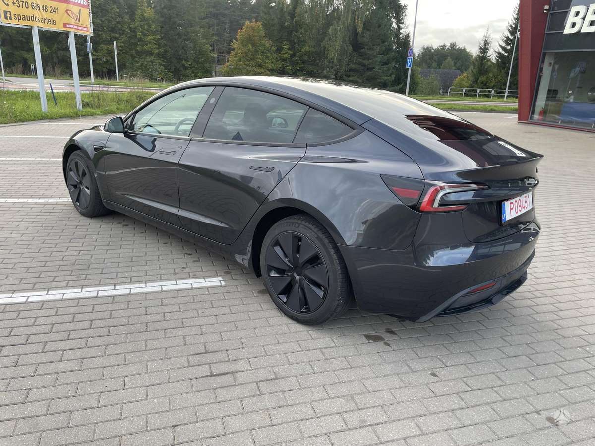 Tesla Model 3 - 5