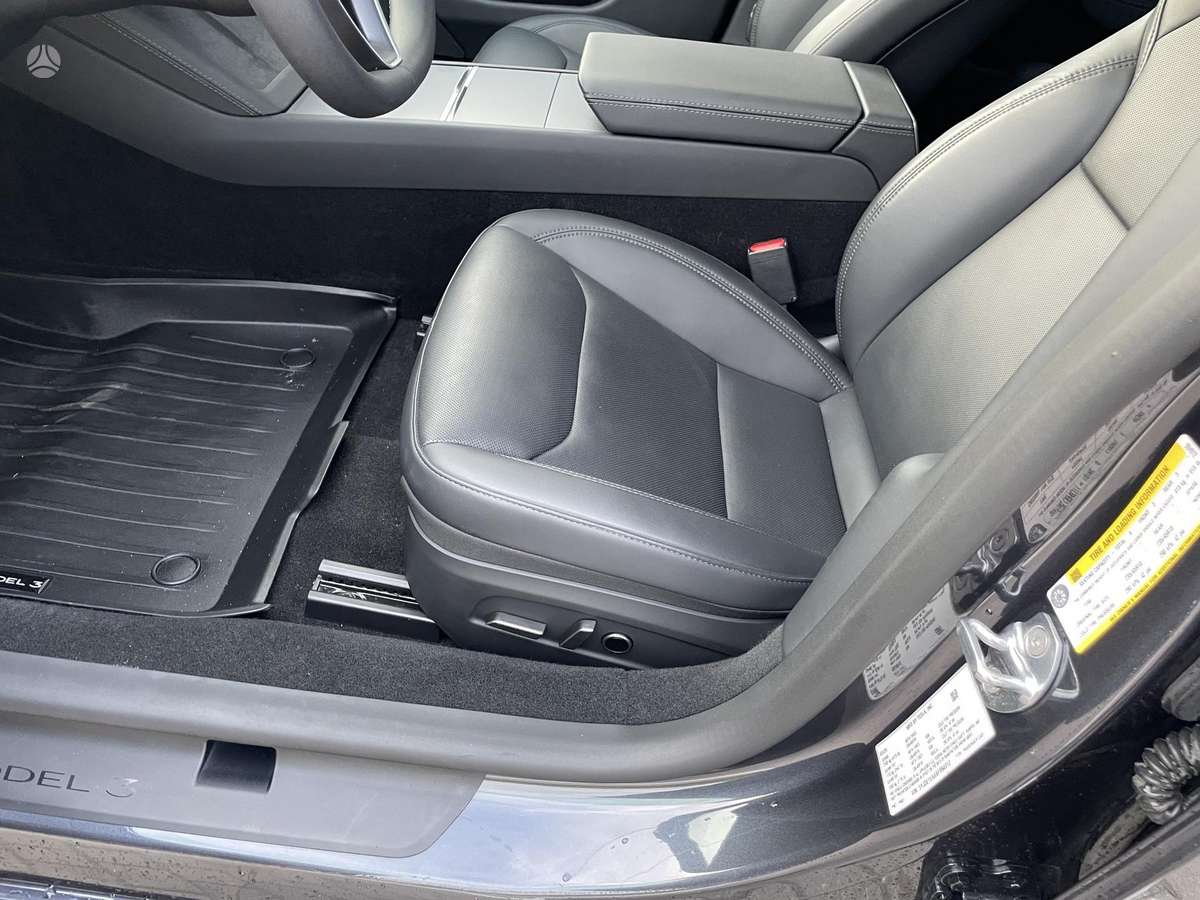 Tesla Model 3 - 8