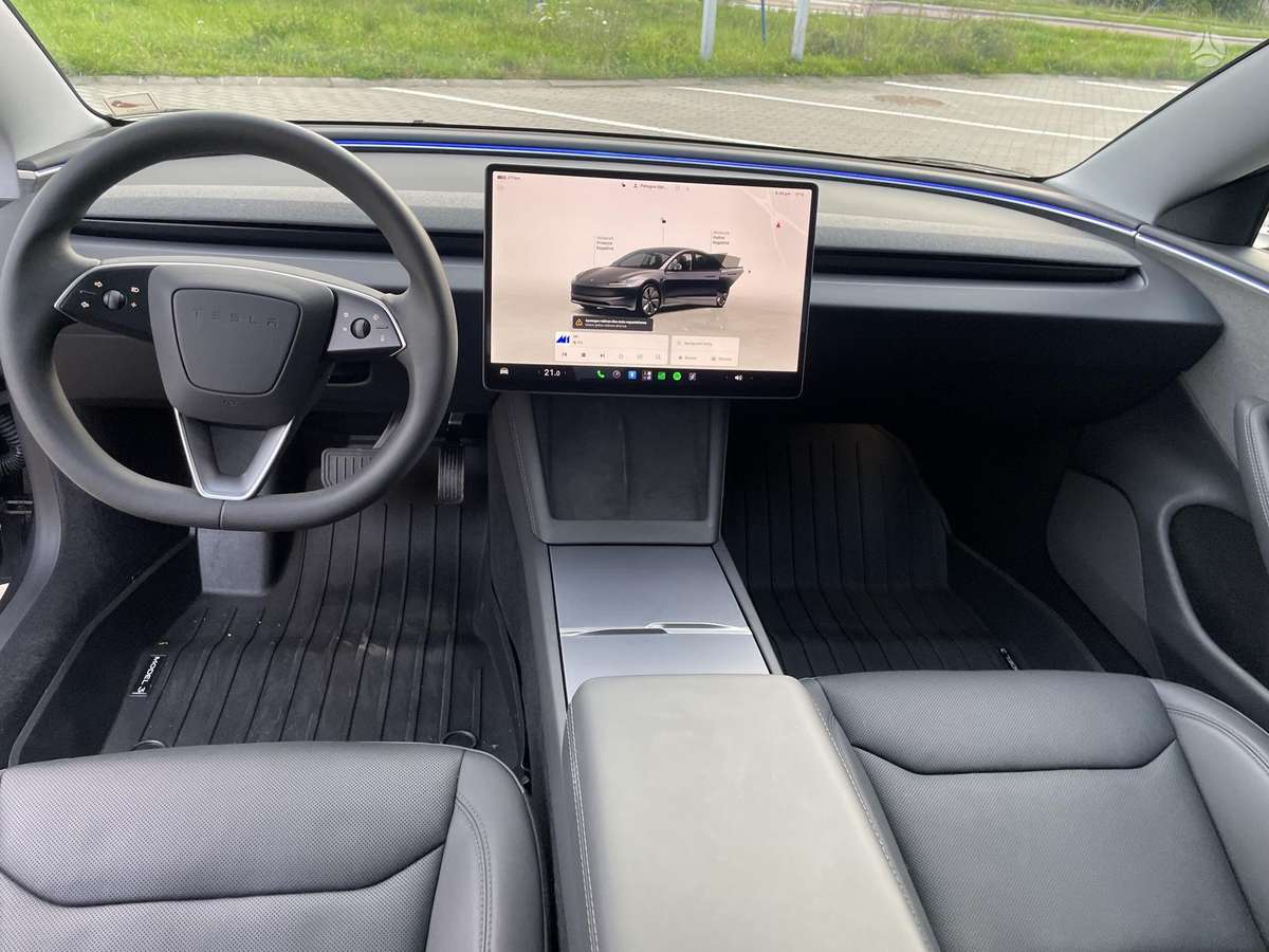 Tesla Model 3 - 9