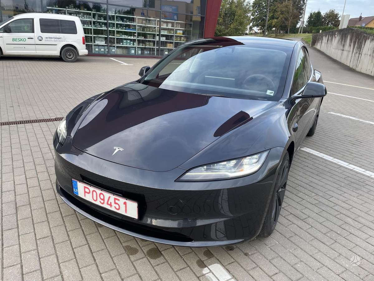 Tesla Model 3 - 1