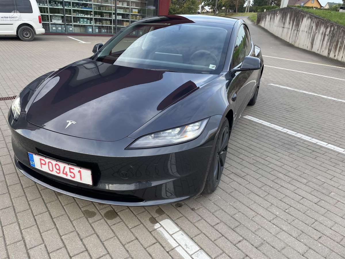 Tesla Model 3 - 3