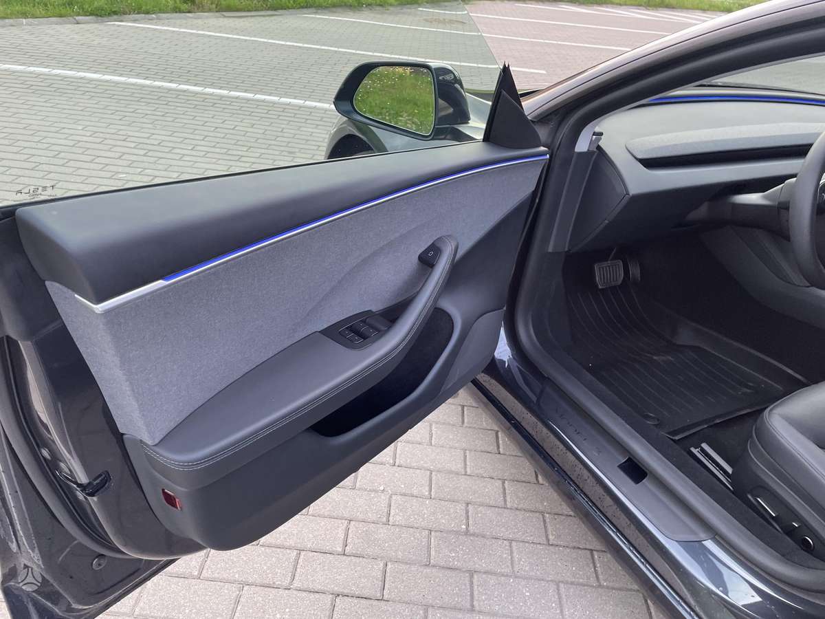 Tesla Model 3 - 7