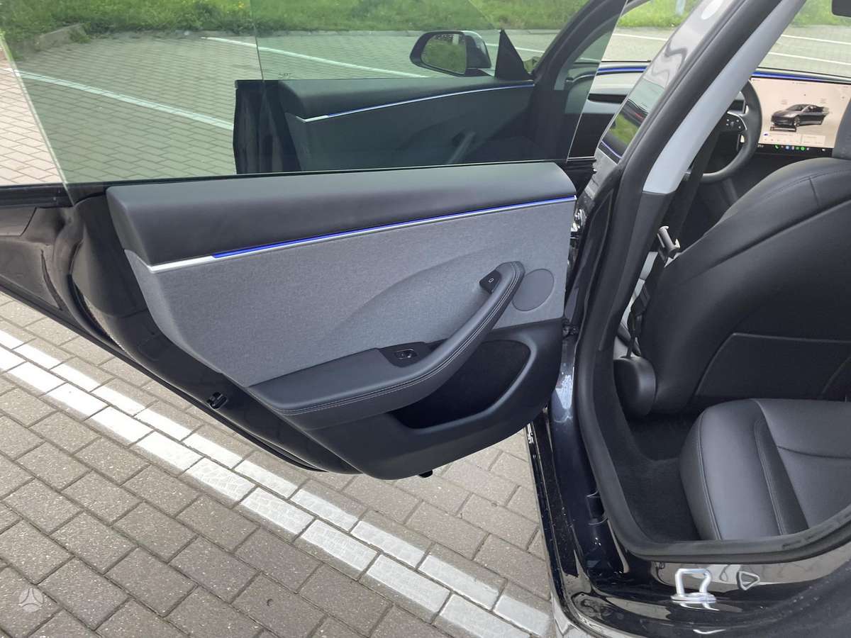 Tesla Model 3 - 10
