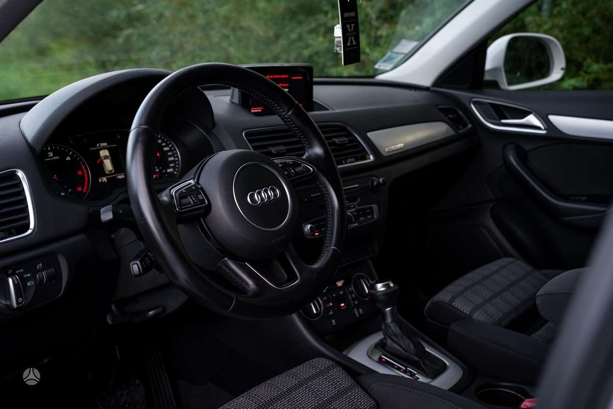 Audi Q3, 2.0 l., Внедорожник / Кроссовер