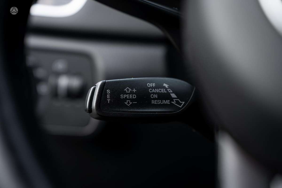 Audi Q3, 2.0 l., Внедорожник / Кроссовер