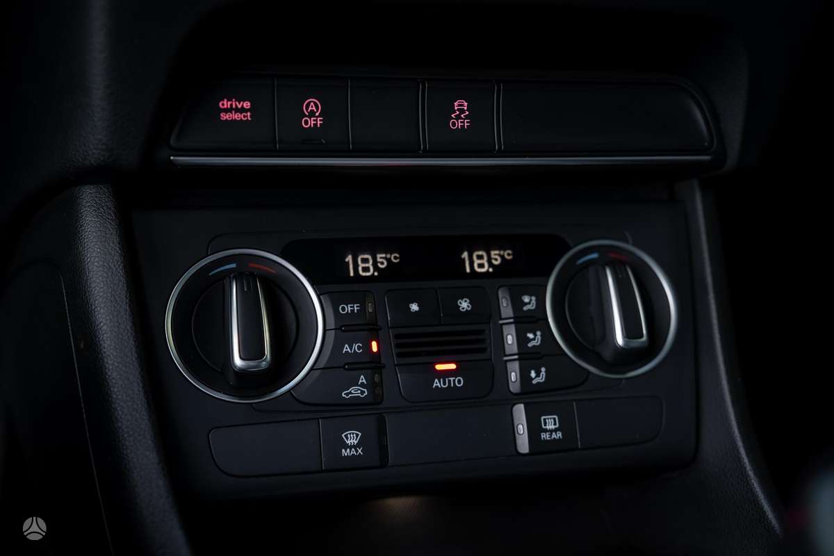 Audi Q3, 2.0 l., Внедорожник / Кроссовер