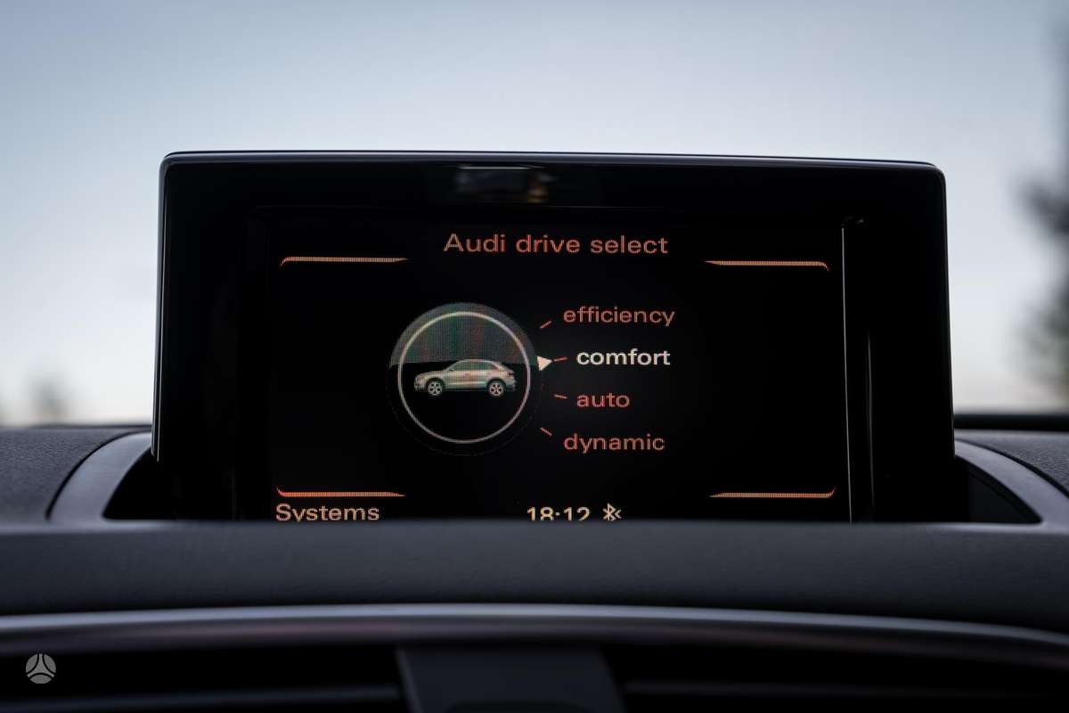 Audi Q3, 2.0 l., Внедорожник / Кроссовер