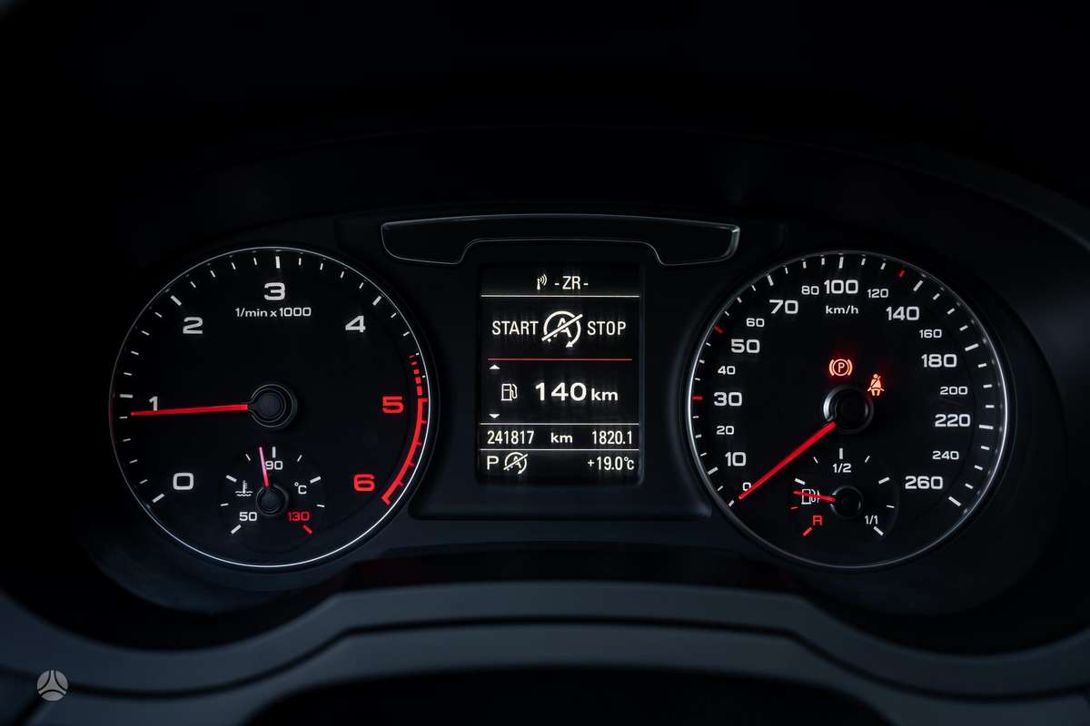 Audi Q3, 2.0 l., Внедорожник / Кроссовер
