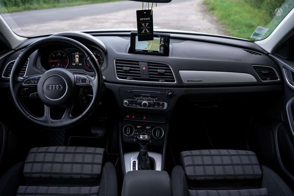 Audi Q3, 2.0 l., Внедорожник / Кроссовер