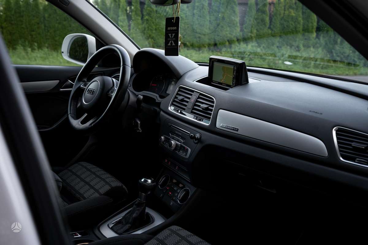 Audi Q3, 2.0 l., Внедорожник / Кроссовер