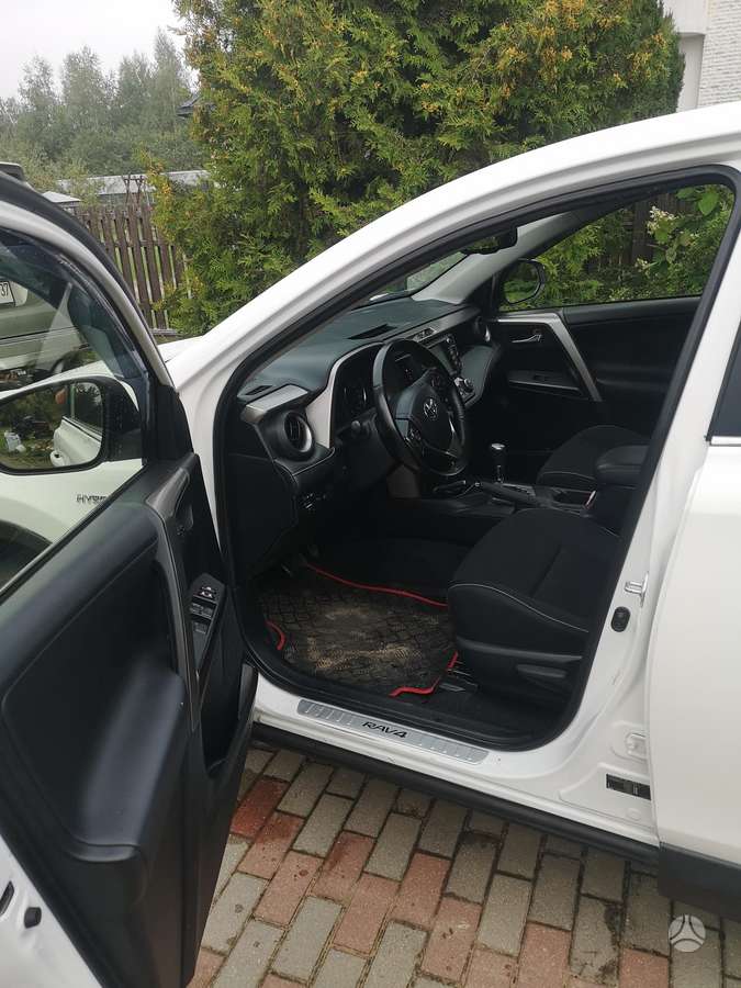 Toyota RAV4 - 8
