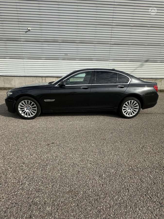 BMW 730, 3.0 l., Седан