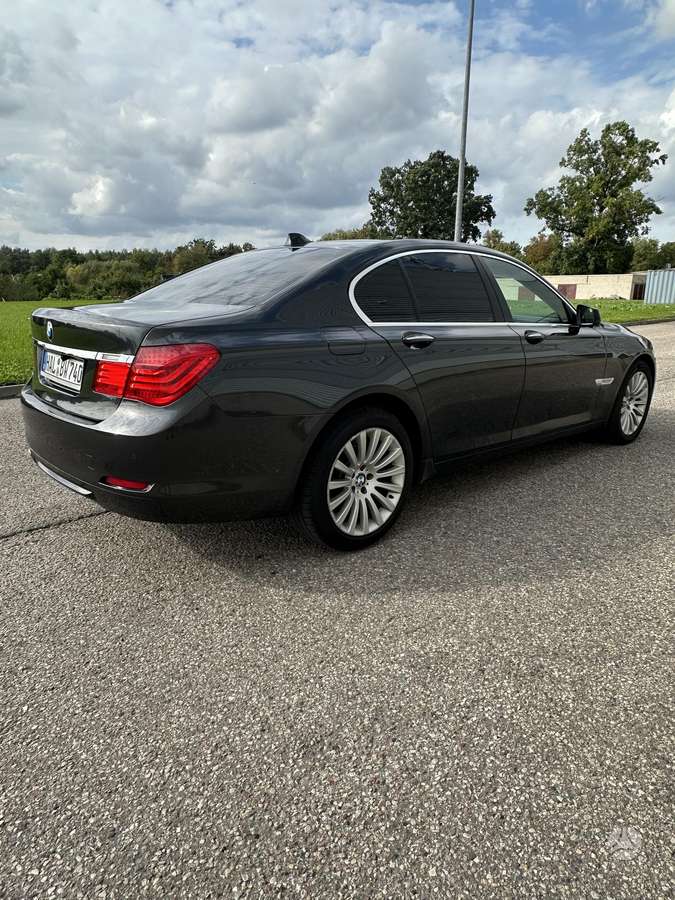 BMW 730, 3.0 l., Седан