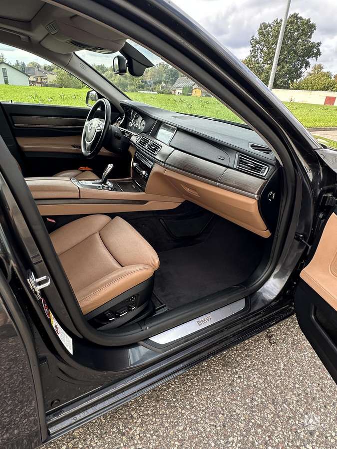 BMW 730, 3.0 l., Седан