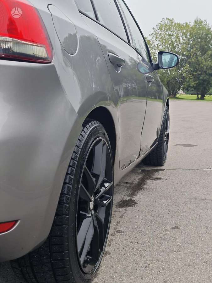 Volkswagen Golf - 6
