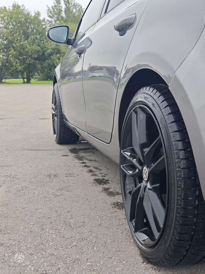 Volkswagen Golf - 9