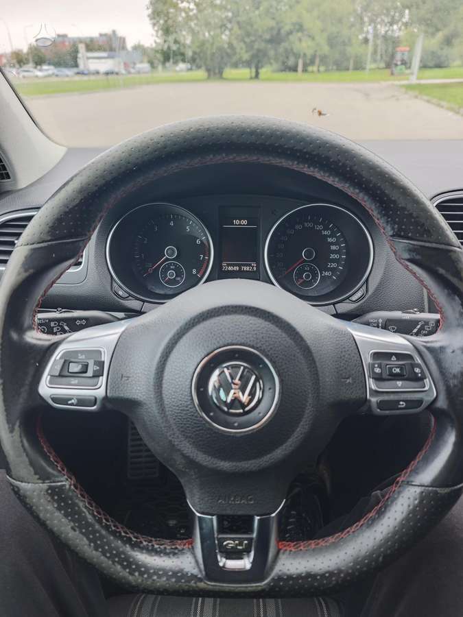 Volkswagen Golf - 11