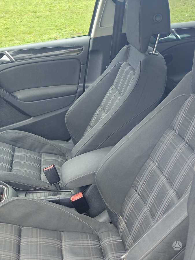 Volkswagen Golf - 12