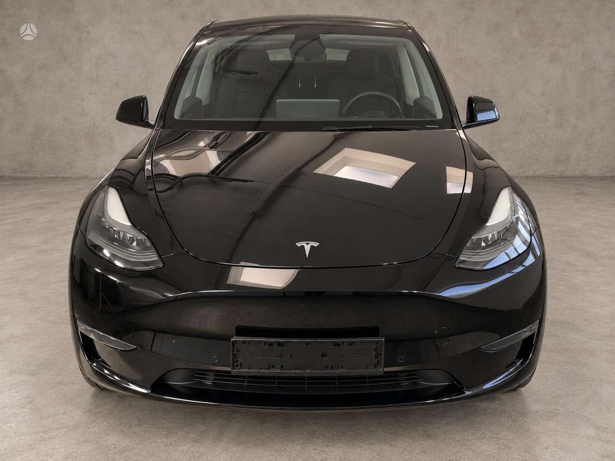 Tesla Model Y - 2